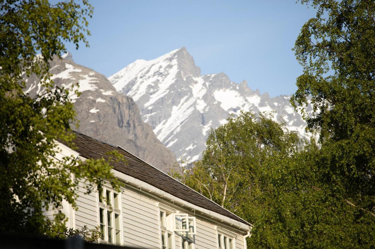 Hotel Aak Andalsnes Bagian luar foto